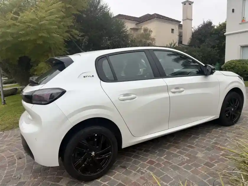Peugeot 208 1.6 Style Tiptronic 2023 - foto 5