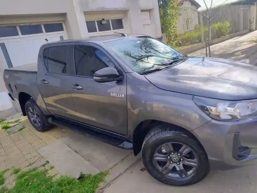 Toyota Hilux Pick-Up Sr 2.8 Cd Sr 204Cv 4X4 At 2025 - foto 1
