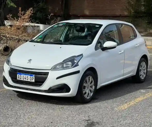 Peugeot 208 1.6 Active 2018 - foto 1