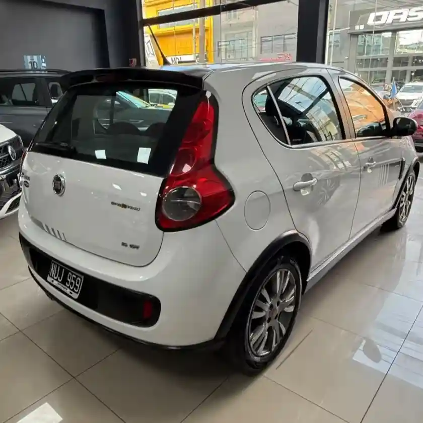Fiat Palio 1.6 Sporting 115Cv Pack Seguridad 2014 - foto 4