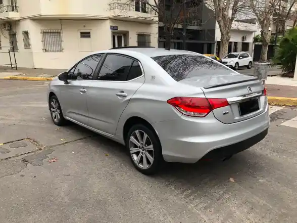 Citroën C4 Lounge 1.6 Thp 165 Feel Pack 10 Años 2018 - foto 4
