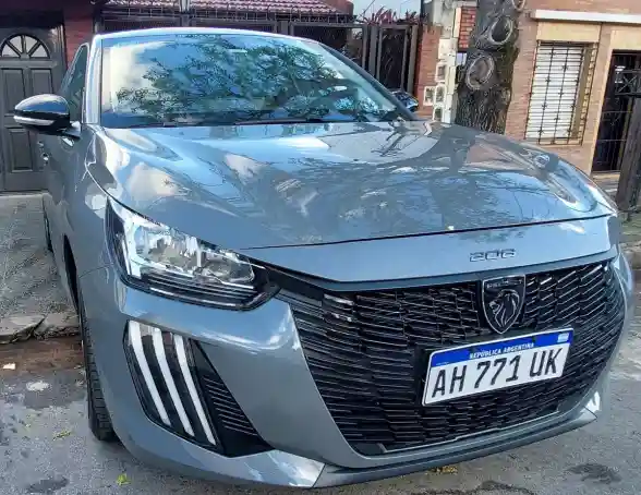Peugeot 208 1.6 Allure Tiptronic 2025 - foto 1