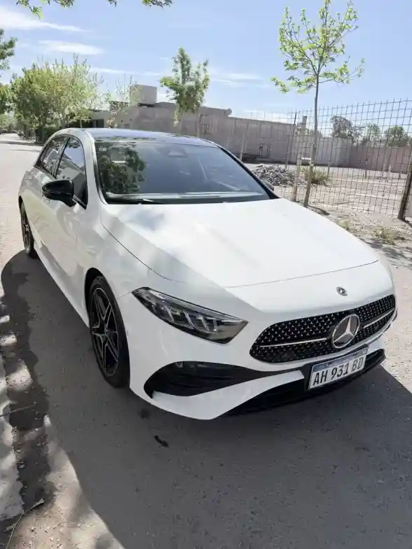 Mercedes-Benz Clase A 2.0 A250 Amg-Line 224Cv Hatch 2025 - foto 3