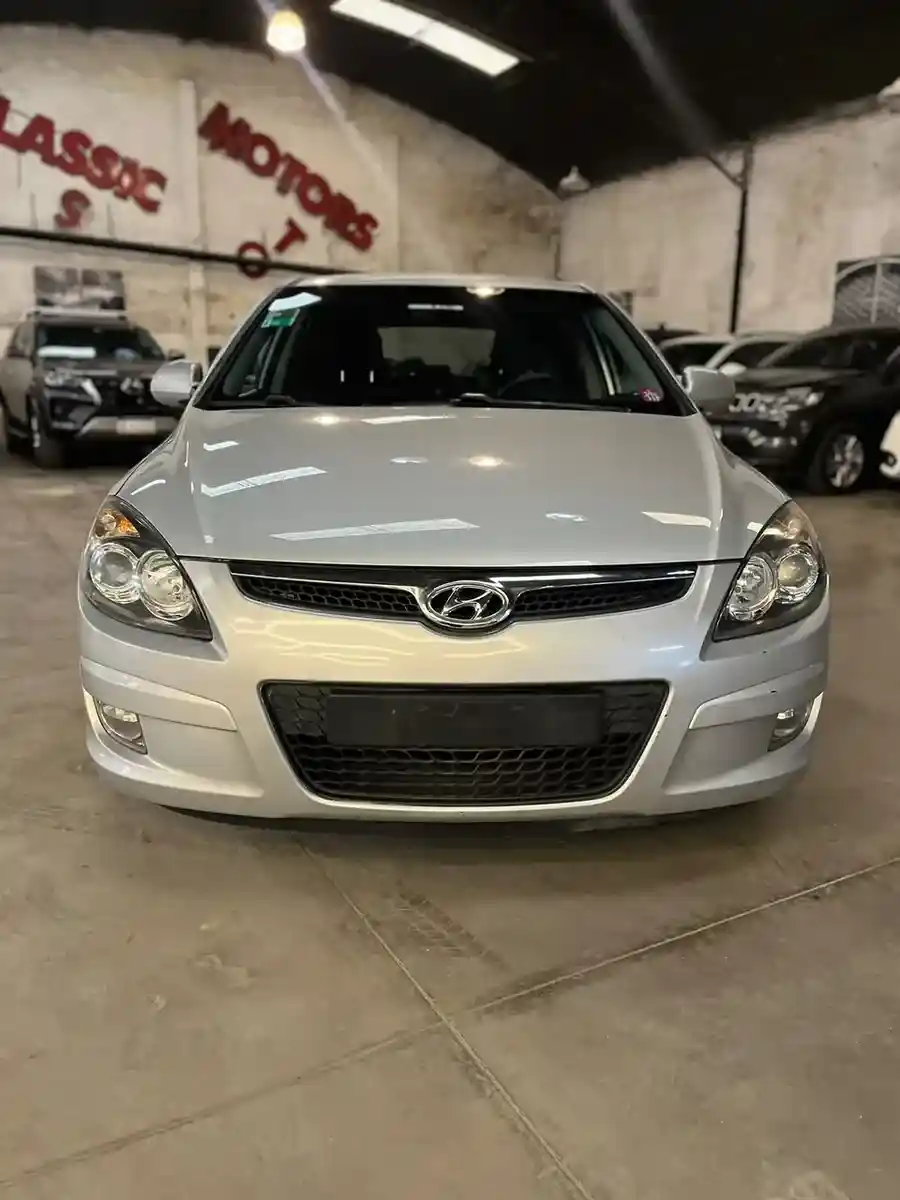 Hyundai I30 1.6 Gls Seguridad L Mt 2010 - foto 2