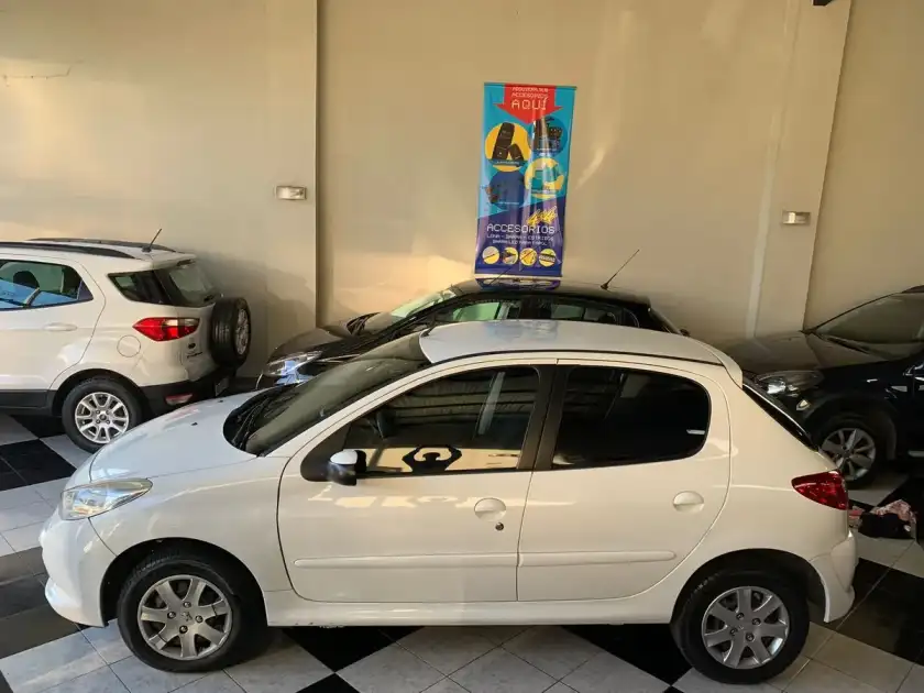 Peugeot 207 1.4 Active 75Cv 2015 - foto 4