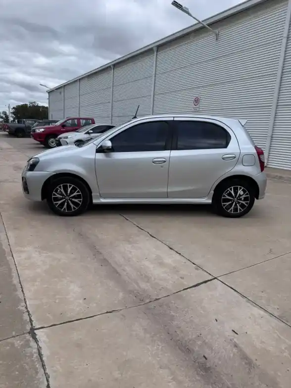 Toyota Etios 1.5 Xls Pack 2022 - foto 3