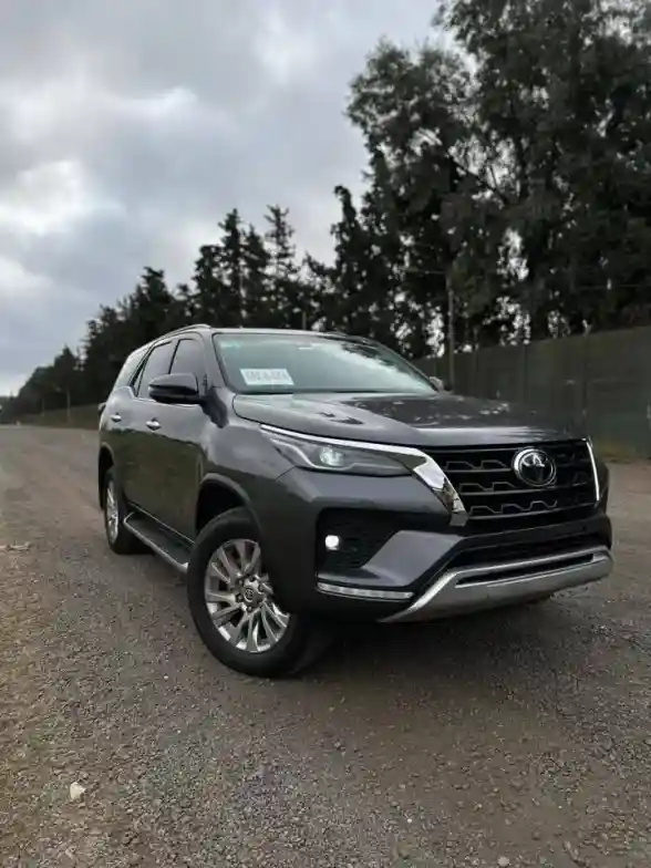 Toyota Hilux Sw4 2.8 Srx 177Cv 4X4 7As At 2021 - foto 2