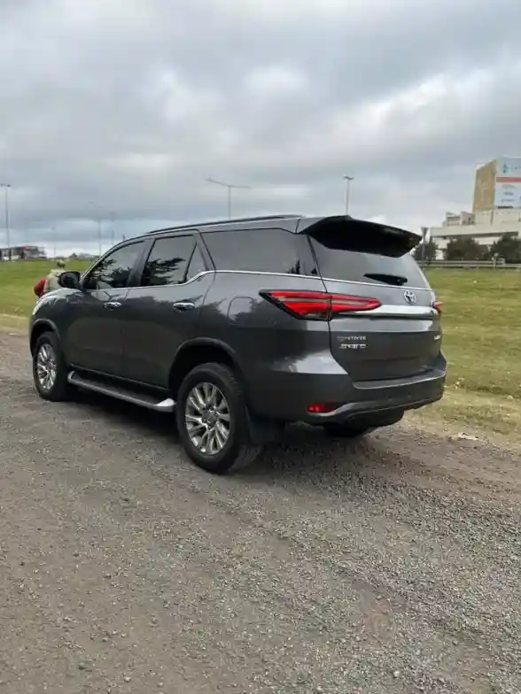 Toyota Hilux Sw4 2.8 Srx 177Cv 4X4 7As At 2021 - foto 4