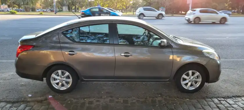 Nissan Versa 1.6 Acenta Mt 2013 - foto 2