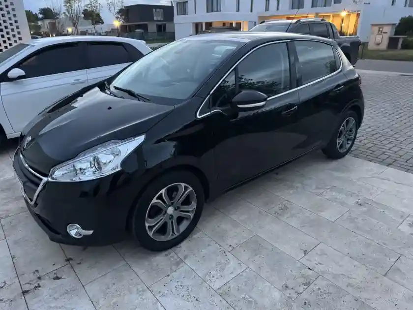 Peugeot 208 1.6 Feline Pack Cuir 2016 - foto 1