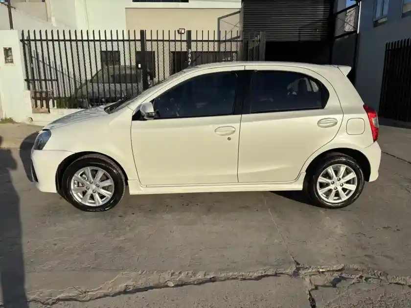 Toyota Etios 1.5 Xls 2018 - foto 4