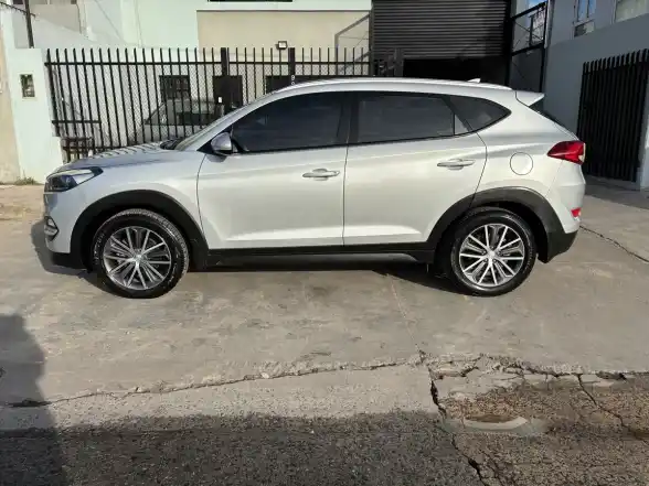 Hyundai Tucson 2.0 Gl 6At 2Wd 2017 - foto 4