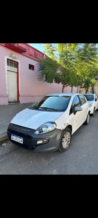 Fiat Punto 1.4 Attractive Pack Top Uconnect 2016 - foto 1