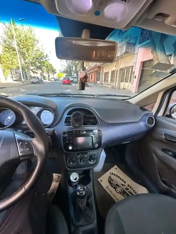 Fiat Punto 1.4 Attractive Pack Top Uconnect 2016 - foto 2