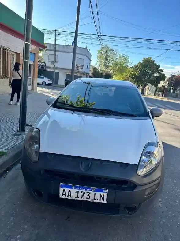Fiat Punto 1.4 Attractive Pack Top Uconnect 2016 - foto 3