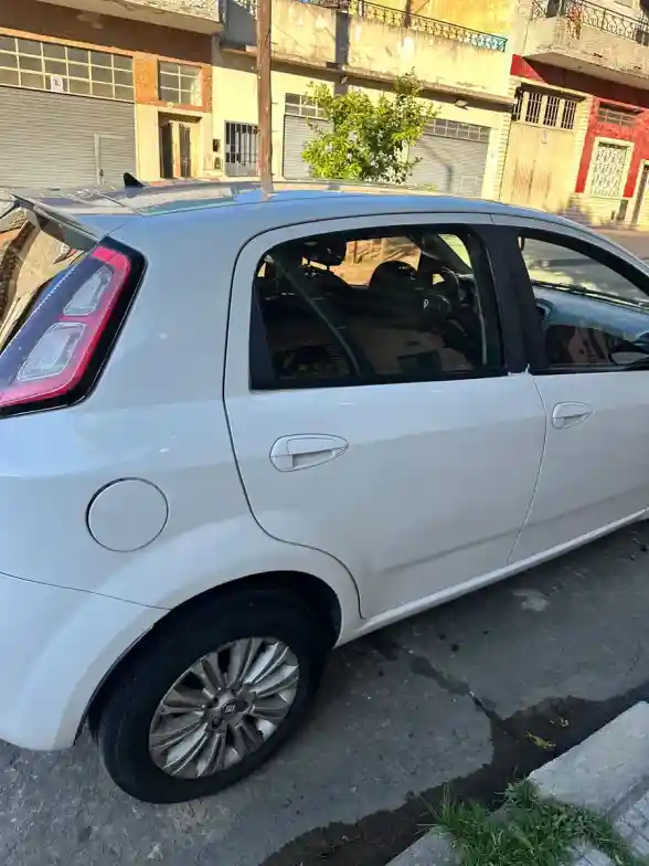 Fiat Punto 1.4 Attractive Pack Top Uconnect 2016 - foto 4