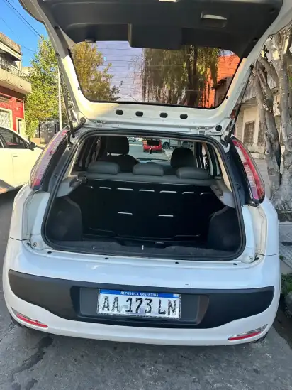 Fiat Punto 1.4 Attractive Pack Top Uconnect 2016 - foto 5