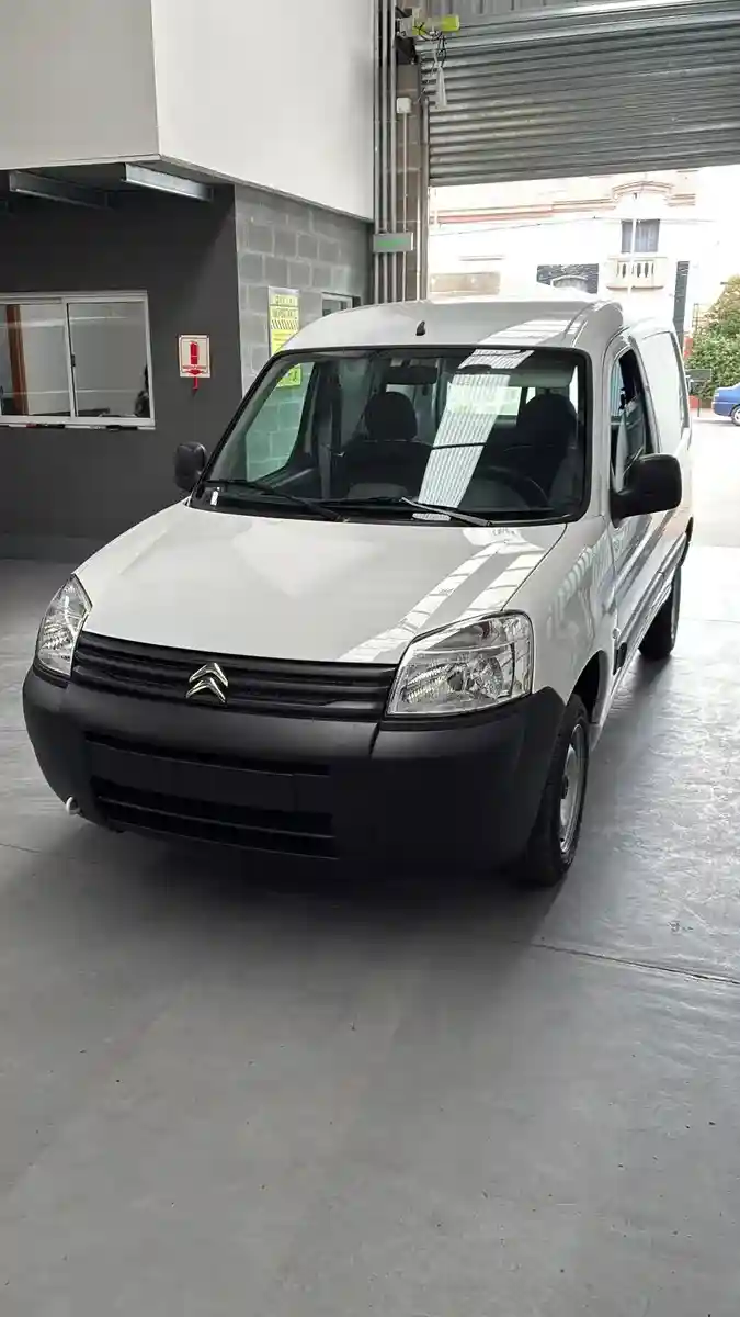 Citroën Berlingo Furgon 1.6 Hdi 92 Bussines 2026 - foto 1
