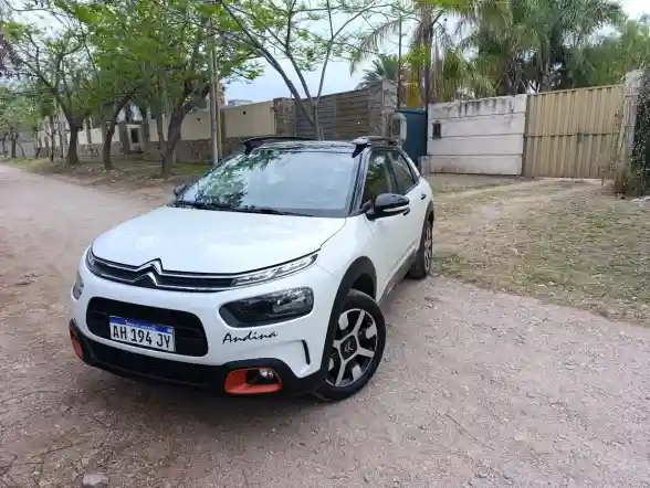 Citroën C4 Cactus 1.6 Thp 165 At6 Shine 2025 - foto 1
