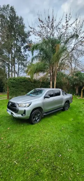 Toyota Hilux Pick-Up 2.8 Cd Sr 204Cv 4X4 At 2023 - foto 1