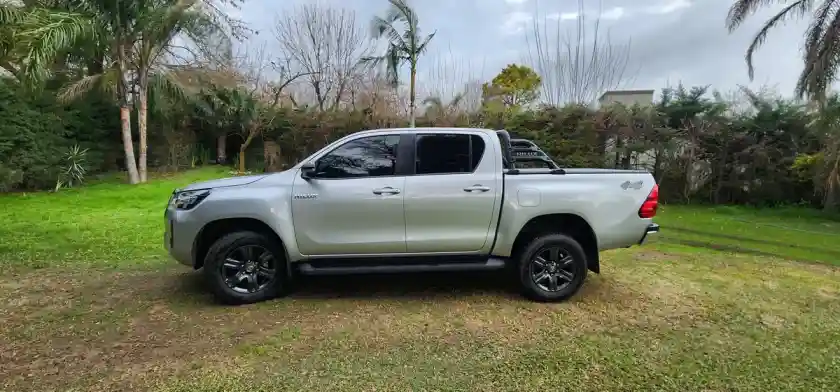 Toyota Hilux Pick-Up 2.8 Cd Sr 204Cv 4X4 At 2023 - foto 4