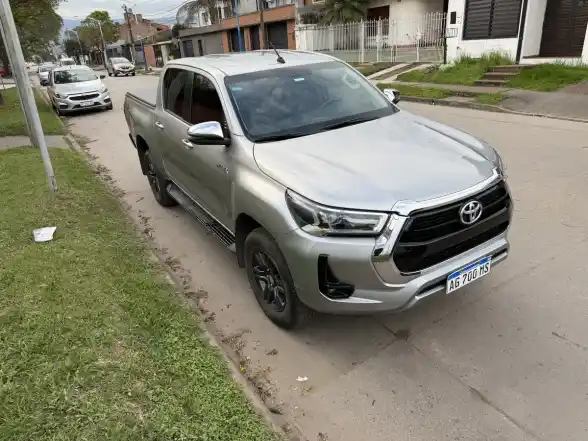 Toyota Hilux 2.8 Cd Srv 177Cv 4X4 At 2024 - foto 1