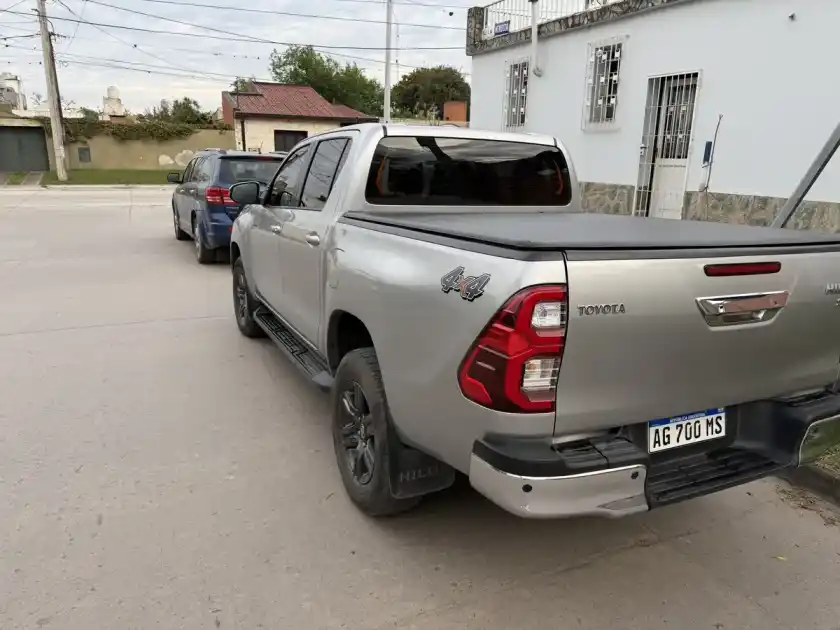 Toyota Hilux 2.8 Cd Srv 177Cv 4X4 At 2024 - foto 3