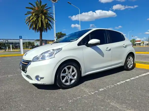 Peugeot 208 1.5 Allure Touchscreen 2016 - foto 1