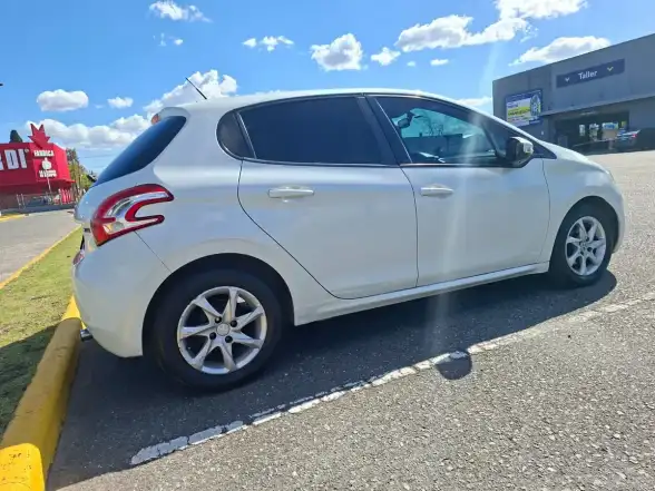 Peugeot 208 1.5 Allure Touchscreen 2016 - foto 3