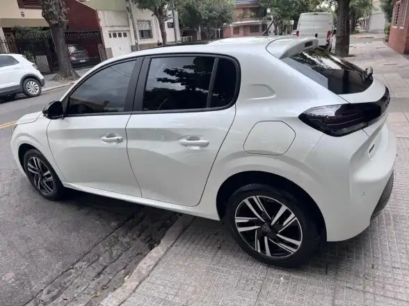 Peugeot 208 1.0T Allure Pack 2024 - foto 4