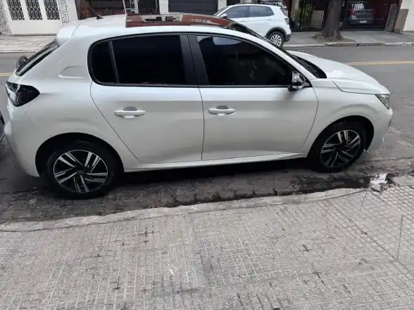 Peugeot 208 1.0T Allure Pack 2024 - foto 5