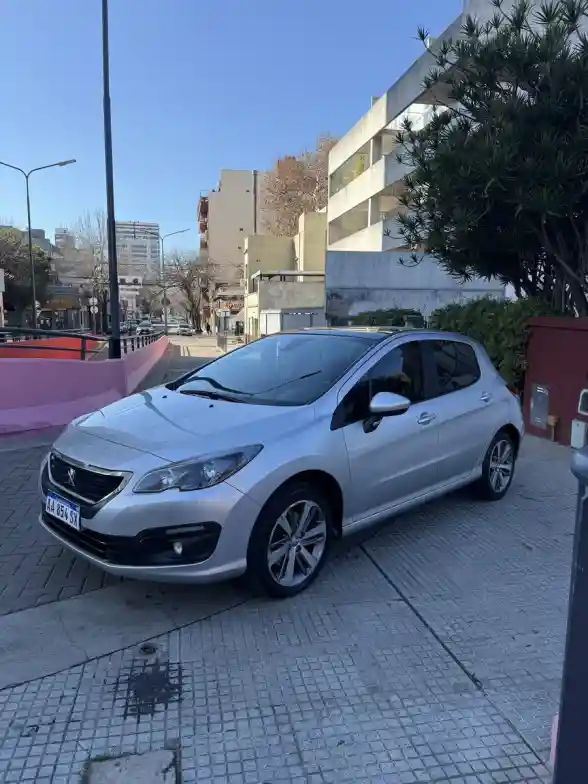 Peugeot 308 2018 - foto 1