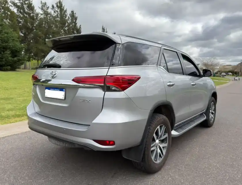 Toyota Hilux Sw4 2.8 Srx 177Cv 4X4 7As At 2018 - foto 3