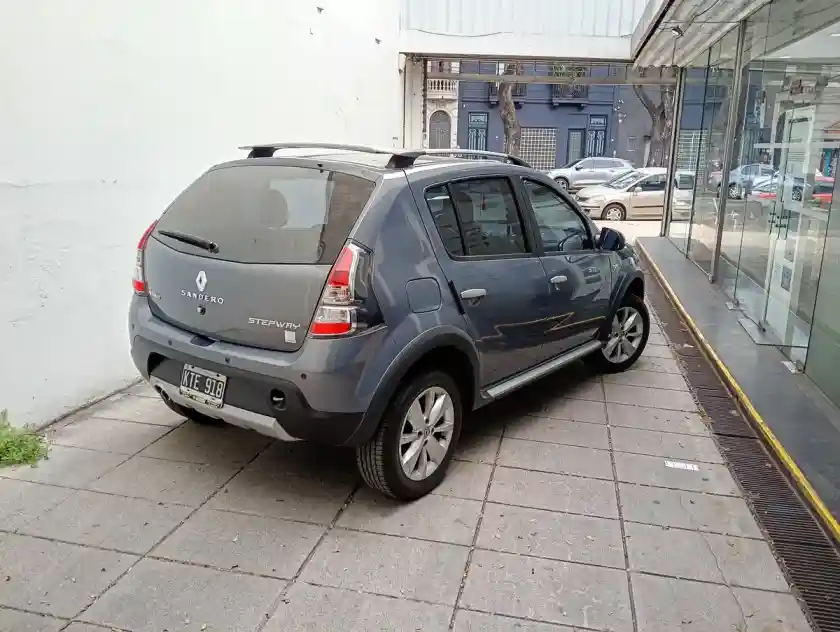 Renault Sandero Stepway 1.6 Privilege Nav 105Cv 2011 - foto 5