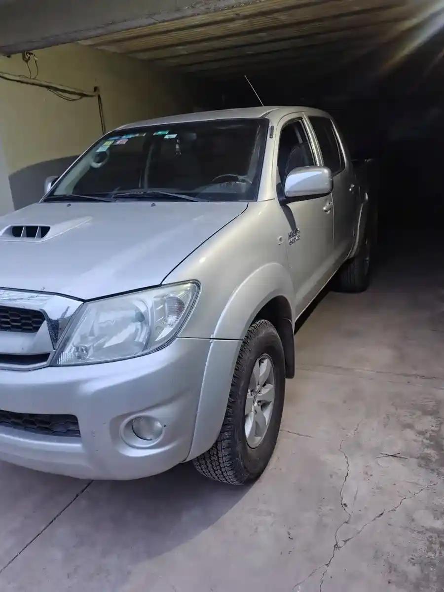 Toyota Hilux Pick-Up 3.0 Cd Srv I 171Cv 4X4 2011 - foto 4