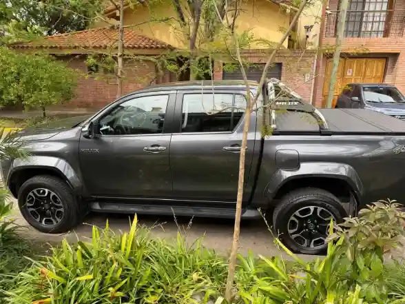 Toyota Hilux 2,8 4X4 Dc Srx Tdi 6 At 2025 - foto 2