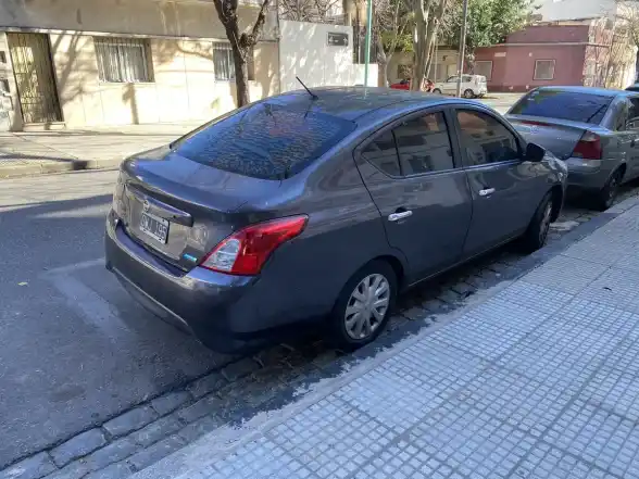 Nissan Versa 1.6 Sense Mt 2015 - foto 2