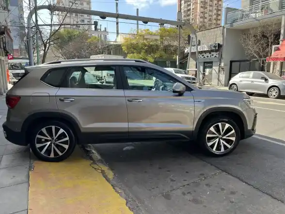 Volkswagen Taos 1.4 250 Tsi Highline 2023 - foto 3