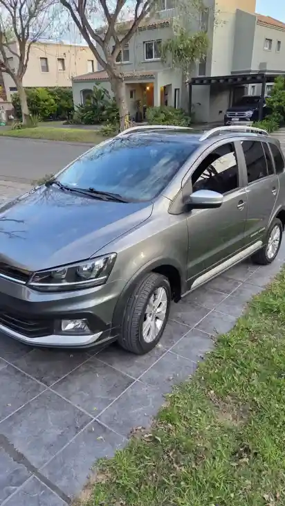 Volkswagen Suran Cross Highline 1.6 Msi 2017 - foto 1