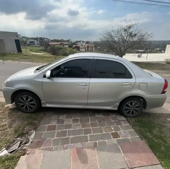 Toyota Etios 1.5 Platinum 4 P Automática 2017 - foto 1