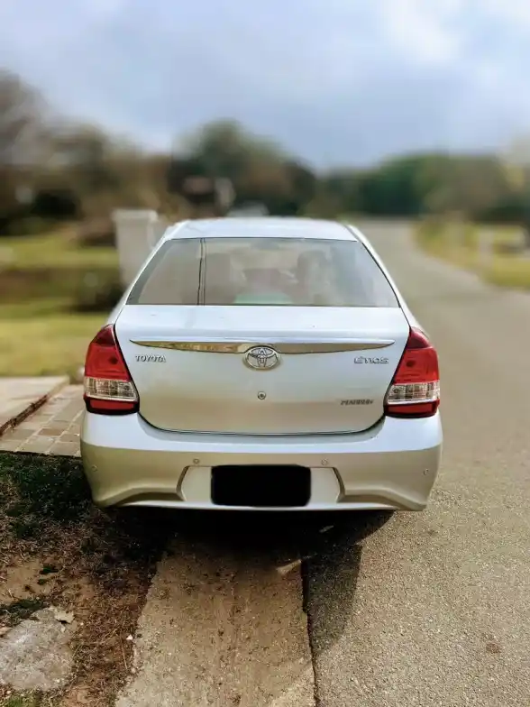 Toyota Etios 1.5 Platinum 4 P Automática 2017 - foto 3