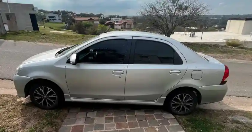 Toyota Etios 1.5 Platinum 4 P Automática 2017 - foto 4