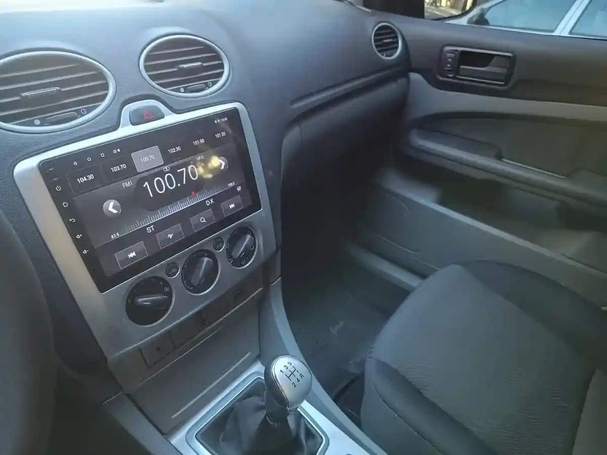Ford Focus 2 2.0 Trend 5P 2010 - foto 5