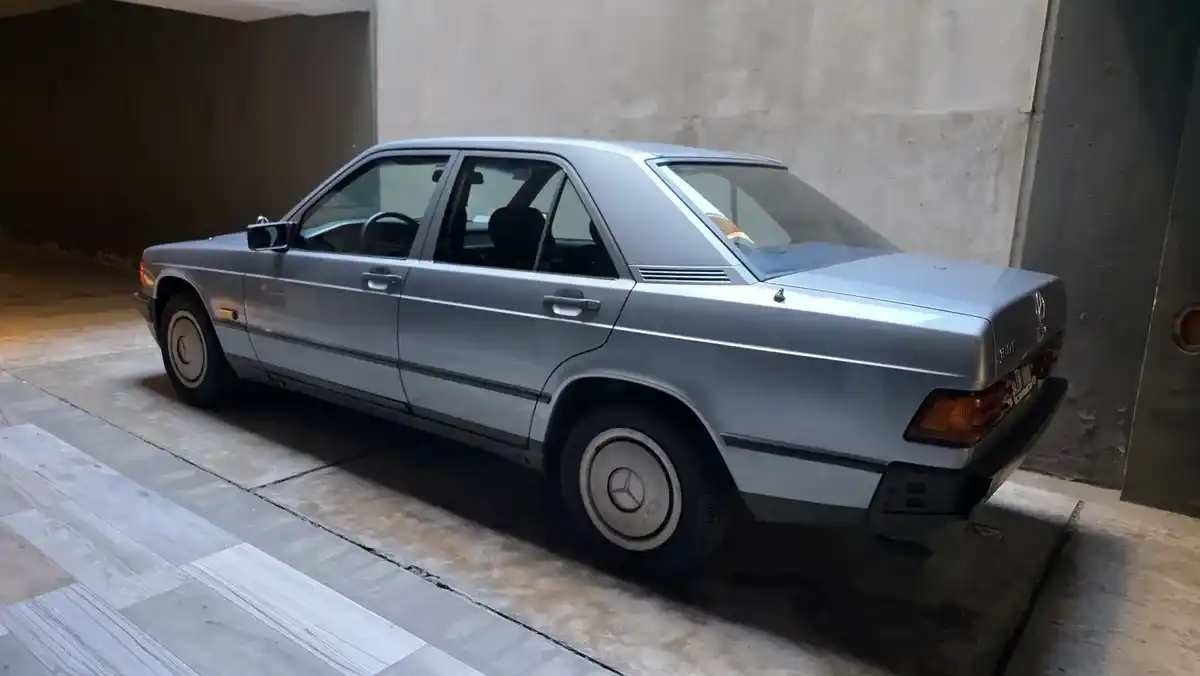 Mercedes-Benz 190 2.3 E 1987 - foto 3
