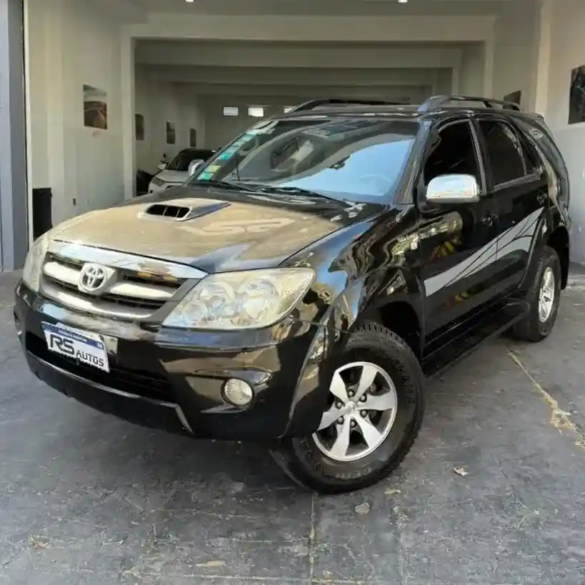 Toyota Hilux Sw4 3.0 Srv Cuero At 4X4 2006 - foto 1