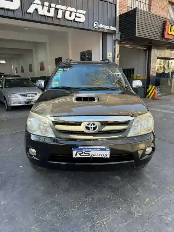 Toyota Hilux Sw4 3.0 Srv Cuero At 4X4 2006 - foto 2