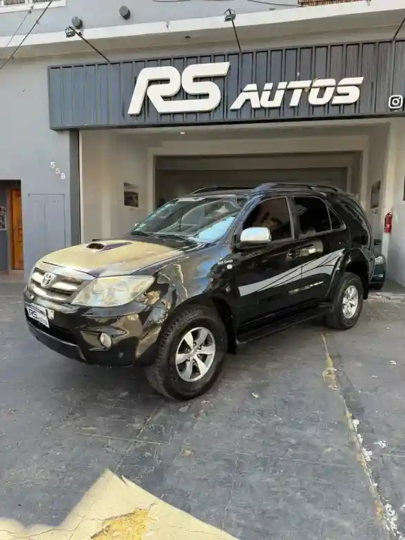 Toyota Hilux Sw4 3.0 Srv Cuero At 4X4 2006 - foto 4