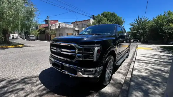 Ford F-150 5.0L V8 Lariat Luxury 2025 - foto 4