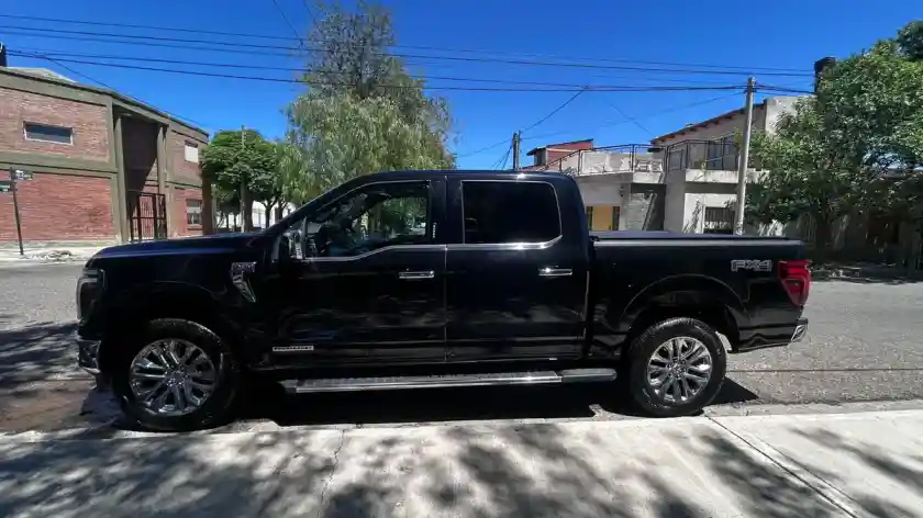 Ford F-150 5.0L V8 Lariat Luxury 2025 - foto 5