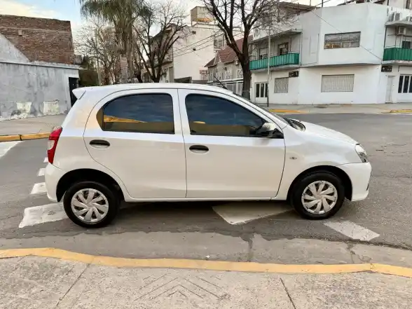 Toyota Etios 1.5 X 6Mt My19 2023 - foto 4